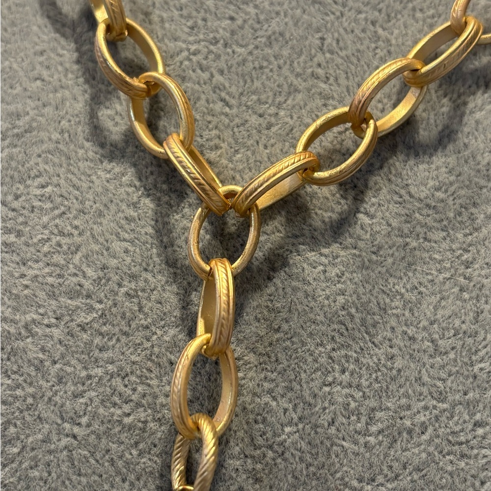 Gold tone Chain Necklace with repurposed vintage button Pendant! - Picture 3 of 4